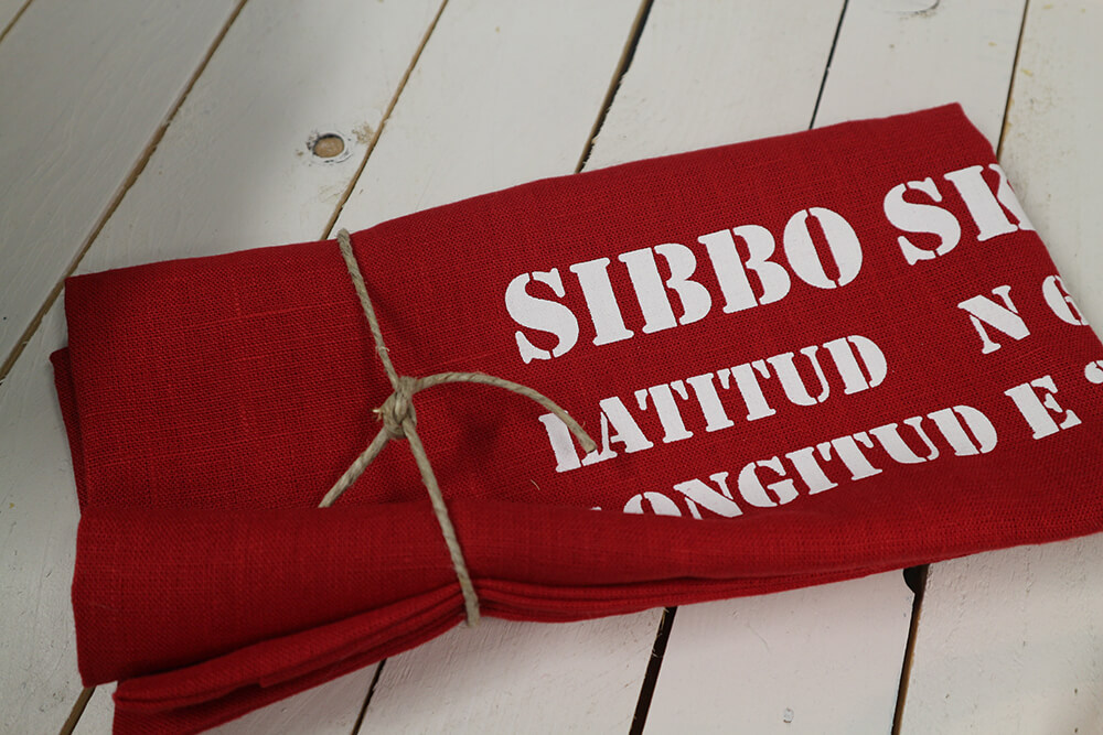 punainen_tyynynpaallinen_sibbo_skargard